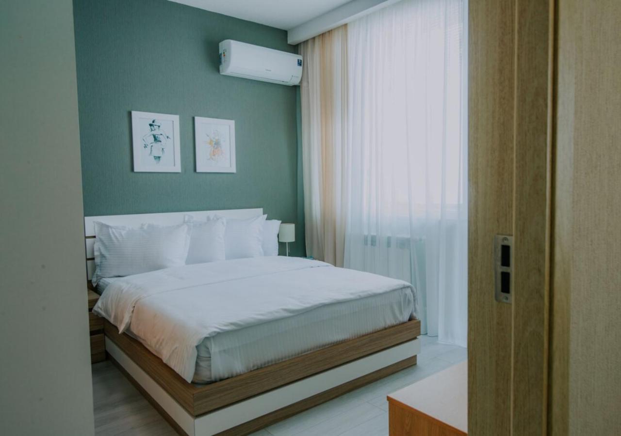 Horizons Apart Hotel Official Batumi Esterno foto